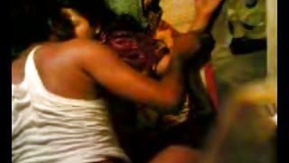 सुनहरे बालों वाली में गुलाबी दुपट्टा और जूते प्रस्तुत एक कमरे में के साउथ सेक्सी फिल्म एक सेक्स फोटो