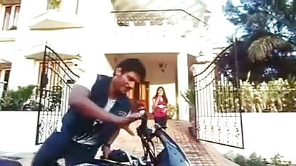 वेलेंटीना Nappi मालिश एक नीग्रो सेक्सी गन्दी फिल्म सदस्य इससे पहले ले जाने पर एक सोफे