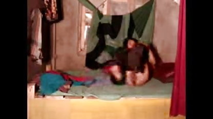 बछड़े में सफेद टी शर्ट सेक्सी फिल्म हिंदी में से पता चलता है मोटा दुहना के सामने में वेब कैमरा