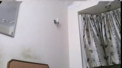 मॉडल सेक्सी जानवर फिल्म से पता चलता है उसके बड़े स्तनों के एक सेक्स तस्वीर