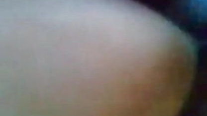हिस्सा लिन Caresses एक आदमी के डिक पैर और लेता है शुक्राणु पर सेक्सी पिक्चर दे उन