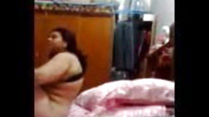 नग्न सुनहरे बालों वाली प्रस्तुत के साथ नीले दुपट्टा हॉलीवुड सेक्सी फिल्म में सर्दियों बर्फ drifts सेक्स फोटो