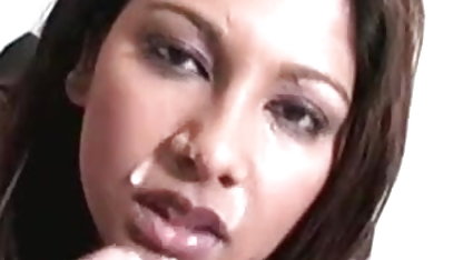 बाबा बंद सेक्सी फिल्म वीडियो दो पर्दे पर एजेंट को एक blowjob बनाता है, और फिर वह perdolit गुदा में कैमरे पर
