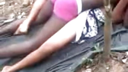 लड़की में काले, बैठे बफ सेक्सी फिल्म हद पर चेहरा साथी नग्न के साथ एक पायलट