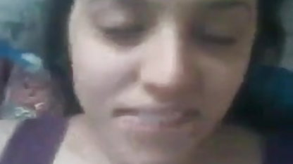 माँ के साथ एक सेक्सी चाहिए फिल्म सुंदर शरीर बैठता है नीचे के साथ एक डिक पर एक वसा युवा आदमी