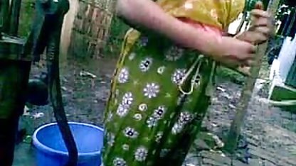 डैनी डी उसकी माँ की पोशाक पर एक बड़ा बीपी सेक्सी मूवी वीडियो डिक कटौती और उसके बिंदु में एक विशाल लिंग सम्मिलित करता है ।