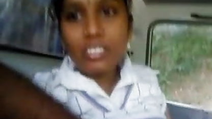सुनहरे बालों वाली छूत कम्पन रियल सेक्सी फिल्म या उत्तेजना यन्त्र और एक dildo