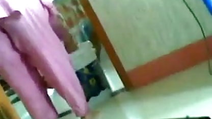 कैमरे फुल बीपी सेक्सी फिल्म के सामने क्रूर माँ एक विशाल