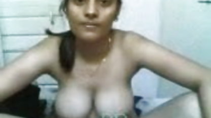 Busty महिला सोनिया caresses चूत के बीच सेक्सी सेक्सी फिल्म दिखाइए वन सेक्स pics