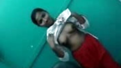 Newlyweds बिस्तर पर बेडरूम में हैं सेक्सी ब्लू फिल्म बढ़िया