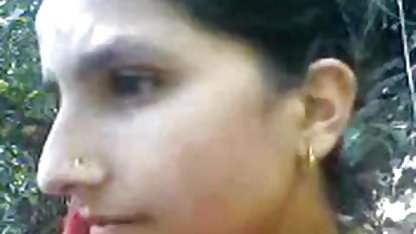 Busty महिला प्रदर्शन उनके सौंदर्य के साथ एक तस्वीर के सेक्स सेक्सी हिंदी फिल्म वीडियो में