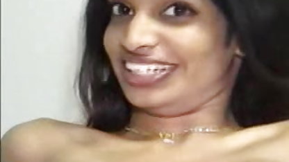 Busty माँ में लाल, हो जाता है टक्कर लगी है द्वारा एक आदमी पर के तालिका की सेक्सी फिल्म