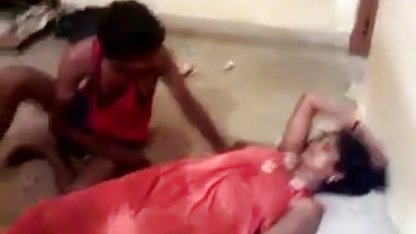लड़की मेज पर ग्राहक के लिए एक मालिश किया और उसे वहां एक ही सेक्स फोटो सेक्स पिक्चर सेक्स दिया