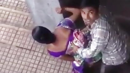 Latinka में चश्मा pours तेल में सेक्सी हिंदी फुल के गांड पर के मंजिल
