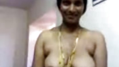 लाल बालों वाली लेस्बियन नाटकों के साथ प्राकृतिक हिंदी सेक्स मूवी एचडी दोस्त के बफ़र्स के साथ उसके हाथ और जीभ में स्नान के साथ फोम