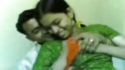 नौकरानी वाली सेक्सी फिल्म नीग्रो लड़की fucks एक सफेद आदमी पर एक बड़े डिक