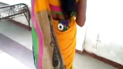 सुंदर लड़की bared स्तन और ले लिया बंद उसके जाँघिया सेक्स मूवी दिखाओ पर के बालकनी अश्लील फोटो