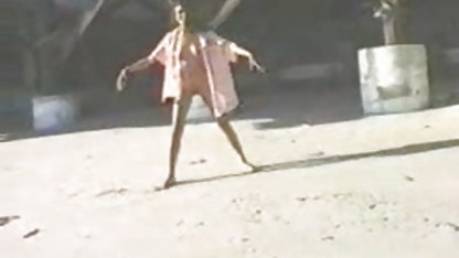 अपार्टमेंट की मालकिन पहनता है फैशनेबल सेक्सी फिल्म करने वाली चड्डी में सामने के वेब कैमरा