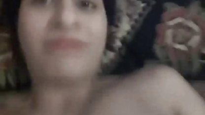 पति धक्का अपनी पत्नी के लाल जाँघिया और fucks उसके बिंदु सेक्सी वीडियो फिल्म देखने वाली में के बेडरूम